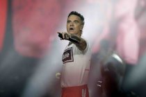 Britischer Rock-Star Robbie Williams gastiert auf seiner "Britpop"-Tour in der Merkur Spiel-Arena Düsseldorf (&copy; Thomas Brill)