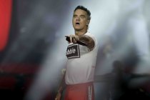 Britischer Rock-Star Robbie Williams gastiert auf seiner "Britpop"-Tour in der Merkur Spiel-Arena Düsseldorf (&copy; Thomas Brill)