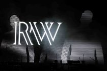 Britischer Rock-Star Robbie Williams gastiert auf seiner "XXV"-Tour Open Air auf der Bonner Hofgartenwiese (&copy; Thomas Brill)