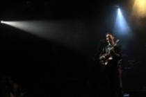 Britische Singer-Songwriter Charlie Winston gastiert auf seiner "Running Still"-Tour im Gloria Theater Köln (© Thomas Brill)