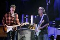 Englische Sänger und Gitarristen Eric Clapton und Steve Winwood gastieren auf ihrer "Together Live"-Tour im ISS Dome Düsseldorf (© Thomas Brill)