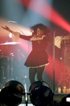 Deutsch-ghanaische Soulsängerin Jennifer Yaa Akoto Kieck alias "Y’akoto" gastiert auf ihrer "The Witch"-Tour in der Kulturkirche Köln (© Thomas Brill)