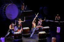 YAMATO - The Drummers of Japan gastieren vom 11. bis 16. Juli 2023 mit ihrer Show "Tenmei (Schicksal)" im Rahmen das 34. Kölner Sommerfestival in der Kölner Philharmonie (© Thomas Brill)