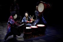 YAMATO - The Drummers of Japan gastieren vom 15. bis 20. Juli 2025 mit ihrer Show "Hito no Chikara" im Rahmen das 36. Kölner Sommerfestival in der Kölner Philharmonie (© Thomas Brill)