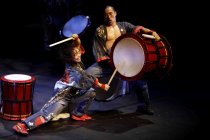 YAMATO - The Drummers of Japan gastieren vom 15. bis 20. Juli 2025 mit ihrer Show "Hito no Chikara" im Rahmen das 36. Kölner Sommerfestival in der Kölner Philharmonie (© Thomas Brill)