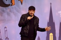 Deutsche Komiker Kaya Yanar gastiert auf seiner "Planet Deutschland"-Tour im E-Werk Köln (© Thomas Brill)