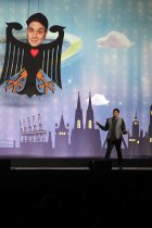 Deutsche Komiker Kaya Yanar gastiert auf seiner "Planet Deutschland"-Tour in der Lanxess-Arena Köln (© Thomas Brill)