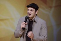 Deutsche Komiker Kaya Yanar gastiert auf seiner "Der Fluch der Familie"-Tour in der Lanxess-Arena Köln (© Thomas Brill)