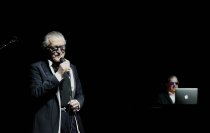 Schweizer Elektropop-Duo Yello gastiert auf seiner "Live 2017!"-Tour in der Lanxess-Arena Köln (© Thomas Brill)