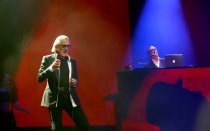 Schweizer Elektropop-Duo Yello gastiert auf seiner "Live 2017!"-Tour in der Lanxess-Arena Köln (© Thomas Brill)