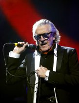 Schweizer Elektropop-Duo Yello gastiert auf seiner "Live 2017!"-Tour in der Lanxess-Arena Köln (© Thomas Brill)