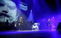 Schweizer Elektropop-Duo Yello gastiert auf seiner "Live 2017!"-Tour in der Lanxess-Arena Köln (© Thomas Brill)