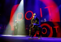 Schweizer Elektropop-Duo Yello gastiert auf seiner "Live 2017!"-Tour in der Lanxess-Arena Köln (© Thomas Brill)