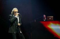Schweizer Elektropop-Duo Yello gastiert auf seiner "Live 2017!"-Tour in der Lanxess-Arena Köln (© Thomas Brill)