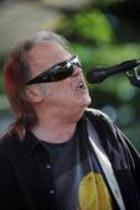 Kanadischer Rockmusiker Neil Young gastiert auf seiner "Chrome Dreams II"-Tour am Tanzbrunnen Köln (© Thomas Brill)