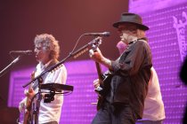 Kanadischer Rockmusiker Neil Young gastiert mit seiner Band Crazy Horse auf seiner "Alchemy"-Tour in der Lanxess-Arena Köln (© Thomas Brill)
