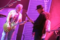 Kanadischer Rockmusiker Neil Young gastiert mit seiner Band Crazy Horse auf seiner "Alchemy"-Tour in der Lanxess-Arena Köln (© Thomas Brill)