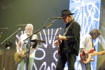 Kanadischer Rockmusiker Neil Young gastiert mit seiner Band Crazy Horse auf seiner "Alchemy"-Tour in der Lanxess-Arena Köln (© Thomas Brill)