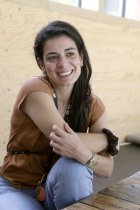 Ägyptisch-deutsche Künstlerische Leiterin des Orangerie Theater Sarah Youssef im Interview bezüglichg der Wiedereröffnung der Orangerie im Orangerie Theater Köln (© Thomas Brill)