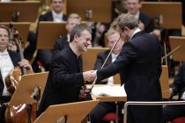 Deutsche Violinist Frank Peter Zimmermann begleitet die Wiener Philharmoniker unter der Leitung des britischen Dirigenten Daniel Harding in der Philharmonie Köln (© Thomas Brill)