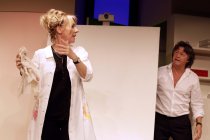 Komödie von Gérald Sibleyras und Jean Dell "anderthalb stunden zu spät" gastiert vom 21. Januar bis 10. April 2016 im Theater am Dom Köln (© Thomas Brill)
