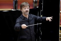 Deutsche Dirigent André de Ridder leitet die Junge Deutsche Philharmonie in der Kölner Philharmonie (&copy; Thomas Brill)