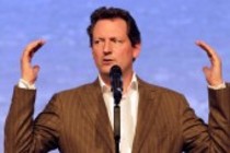 Deutsche Kabarettist Eckart von Hirschhausen gastiert mit seinem Programm "Liebesbeweise" im Theater am Tanzbrunnen Köln (&copy; Thomas Brill)